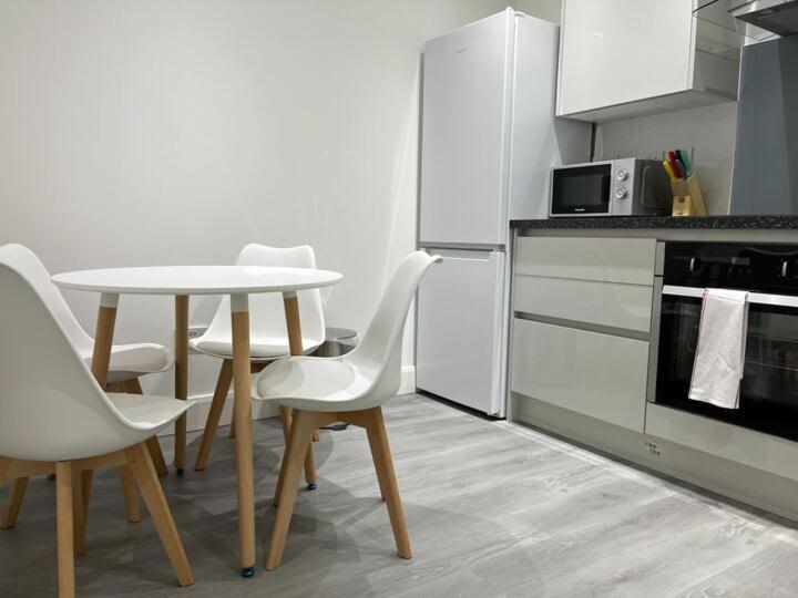 Watford Central - Modern, Spacious And Bright 1 Bed